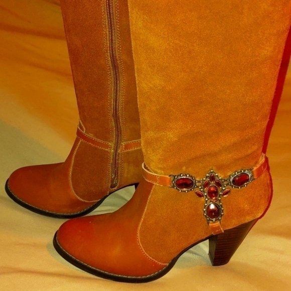 "Lavish" Camel Suede Cowboy Boots - Size 8 by Grazie - Picture 2 of 14